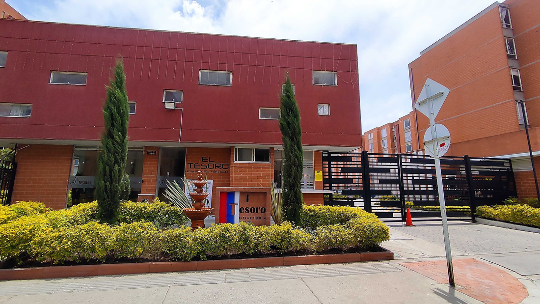 Apartamento en Venta en el Conjunto El Tesosro 1